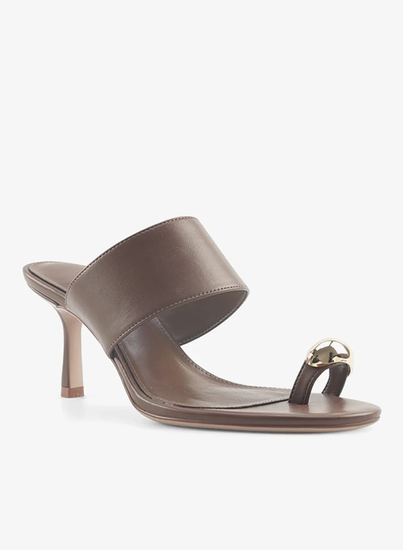 ناين ويست صنادل بكعب متوسط وأشرطة متعددة